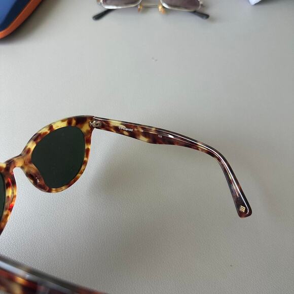 Brown Tortoise Shell Wayfarer Club Polaroid Sunglasses - Picture 7 of 8